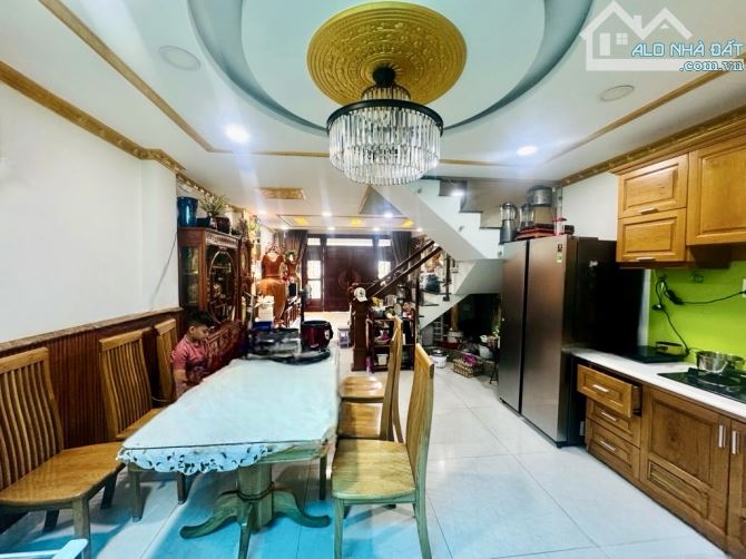 TÂN PHÚ - HẺM XE HƠI - NHÀ ĐẸP 5 TẦNG - 66M2 - NGANG GẦN 5M - 4PN 6WC - AN NINH . - 1