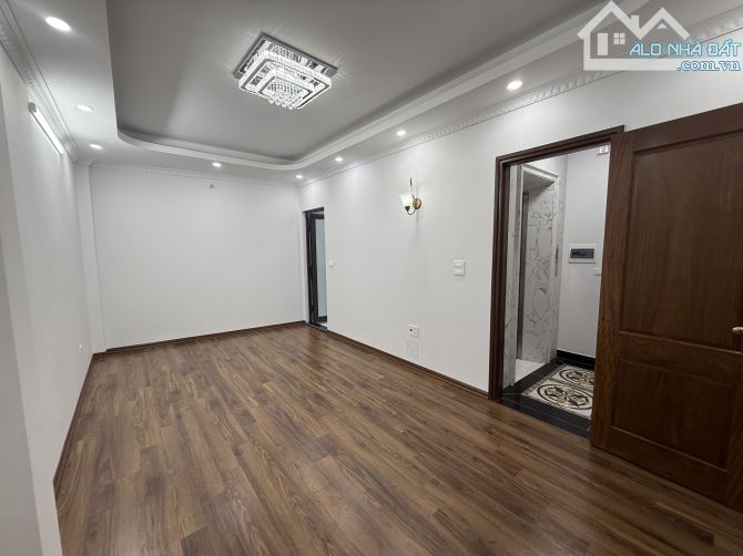 Bán nhà riêng phố Bạch Mai, 9,7 tỷ, 36m2, 3PN, 4WC, view đẹp. Thang máy, lô góc,ra phố 70m - 1