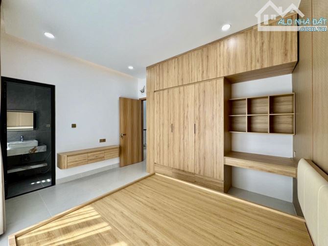 NHÀ PHỐ MỚI XÂY ĐẸP LUNG LINH - NGANG GẦN 10M - NHÀ ĐẸP 3 TẦNG FULL NỘI THẤT - Giá: 7.9Tỷ - 2
