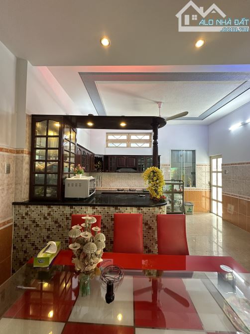 Bán Biệt Thự Gốc 2MT Đường Nội Bộ Lê Bôi- 199m- 11.5m x 18m - 1 Trệt 1 Lầu =3PN-4WC -F7 Q8 - 2