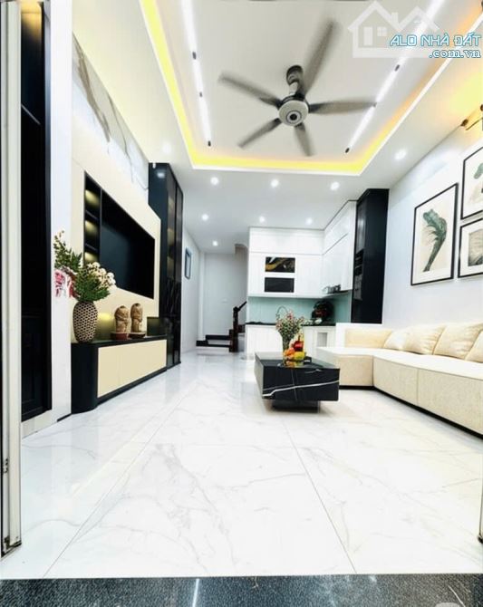 Chỉ: 7.66/Tỷ có ngay căn nhà 5T/2 mặt thoáng, ngõ 3G, 40m ra phố mới cải tạo CỰC nét. D34m - 2