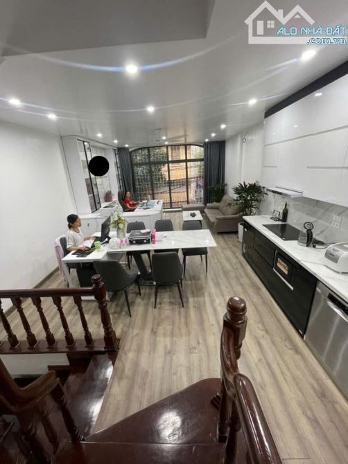 Siêu phẩm nhà đẹp ở luôn Lạc Long Quân Cầu Giấy. Sổ 51m, 5 tầng MT5m1 Giá 15 tỷ Ngõ 2 ô tô - 2