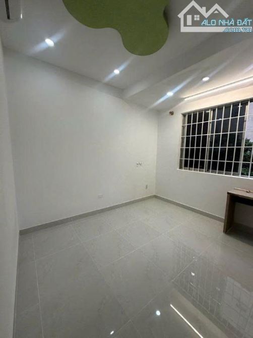 Cho thuê Cao Ốc Đặng Văn Ngữ , 2PN , 2WC , nội thất cơ bản ,Giá : 13 triệu / tháng - 2
