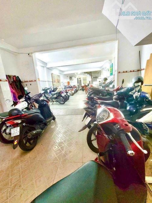 Chỉ 12.5 Tỷ TL - CHDV 13 Phòng Doanh thu 55tr/tháng, DT 111m2, Đường xe hơi thông - 2