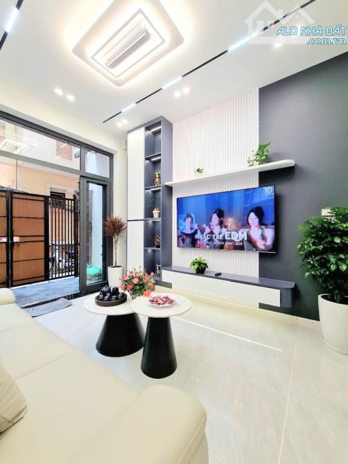 40M2 - NHÀ ĐẸP - FULL ĐỒ - NGÕ NÔNG - SỔ VUÔNG - NHỈNH 9 TỶ - ĐỘI CẤN - 2