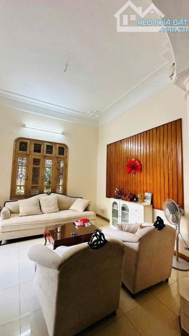 BÁN GẤP BIỆT THỰ ĐỘI CẤN, BA ĐÌNH - Ô TÔ TRÁNH - KINH DOANH - 10M RA MP - 101M2 CHỈ 25 TỶ - 2