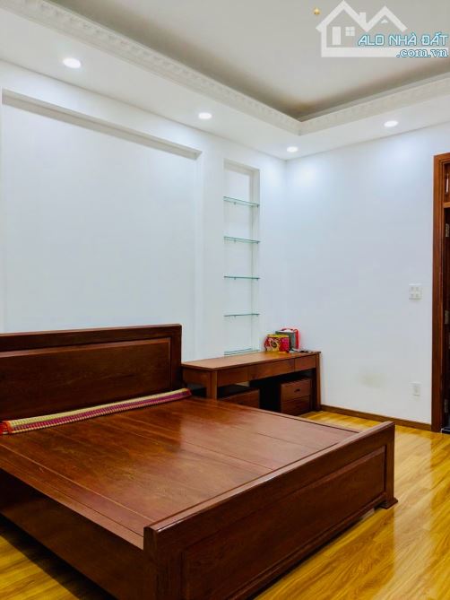 Bán nhà Huỳnh Văn Nghệ, Gò Vấp, 5 phòng ngủ, ngang 4,5m, hẻm ô tô, giá  9 tỷ + - 2