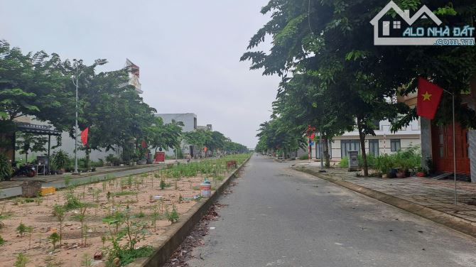 Chính chủ gửi bán 250m2 ONT, nằm trong khu nhà vườn biệt thự, đối diện công viên cây xanh. - 2