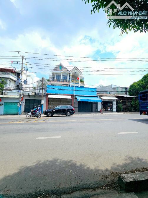 BÁN MẶT TIỀN DT 743 GẦN KDC PHÚ HỒNG THỊNH DĨ AN, DT 200M2 , TRỆT 3 LẦU,GIÁ 9.5TỈ - 2