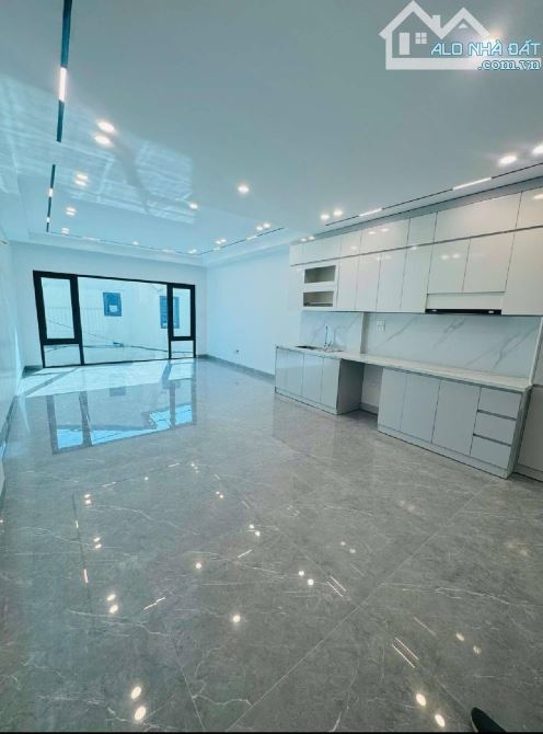 BÁN NHÀ NGỌC THUỴ - THANG MÁY - GARA OTO - ĐƯỜNG 4,5M KHU VIP - FULL NỘI THẤT - 2