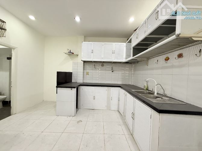 Nhỉnh 5 tỷ có nhà 3 PN,ngang 5.5m,HXH sát bên CV Làng Hoa, P.8,Gò Vấp - 2