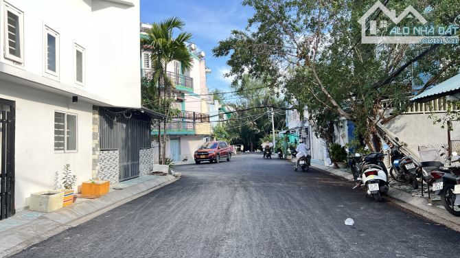 BÁN ĐẤT - GẦN CẦU LONG KIỂN - CÁCH LÊ VĂN LƯƠNG 50M ✍️GIÁ 4.1 TỶ - 2