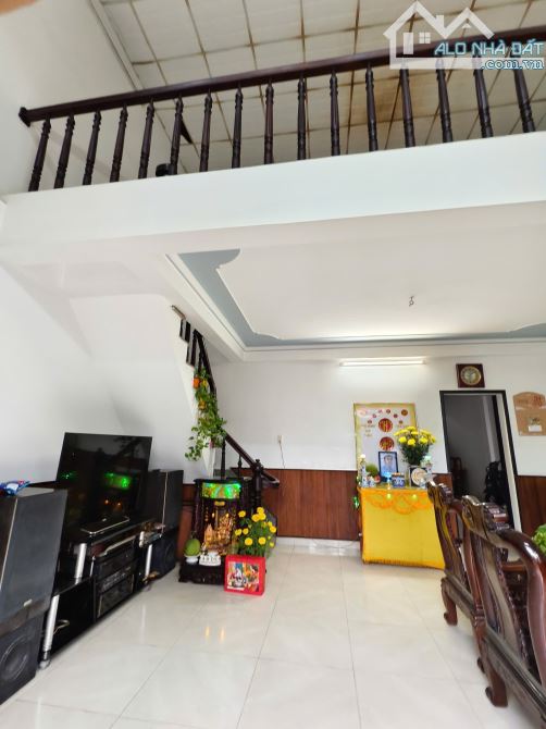 "Bán nhà hẻm đường 2 tháng 4, Vạn Thắng, cách chợ đầm 400 mét,  trung tâm Nha Trang.    - - 3