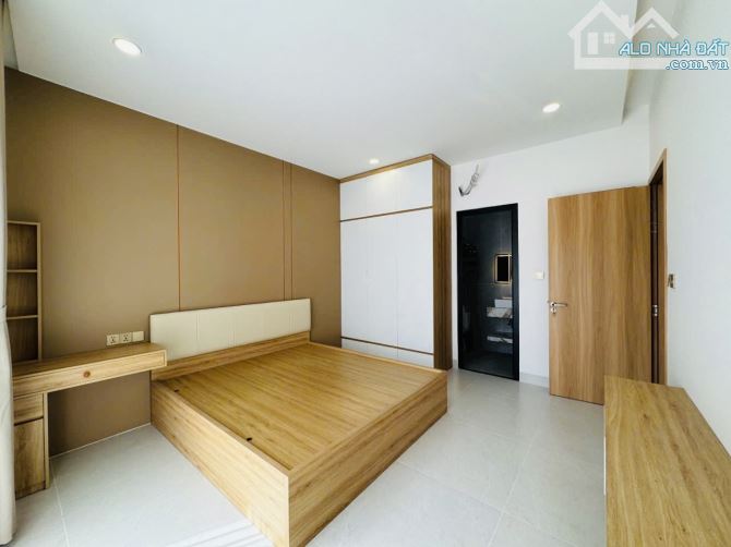 NHÀ PHỐ MỚI XÂY ĐẸP LUNG LINH - NGANG GẦN 10M - NHÀ ĐẸP 3 TẦNG FULL NỘI THẤT - Giá: 7.9Tỷ - 3