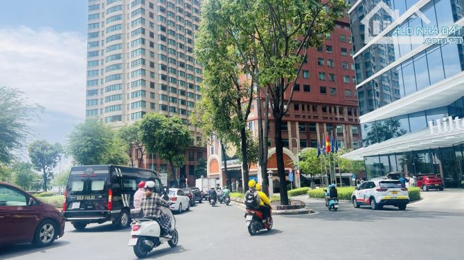 Bán nhà mặt tiền Q1 dưới 75 tỷ,  THI SÁCH 7 tầng 73m2 nở hậu 6.8m, SHR hoàn công. TL - 3