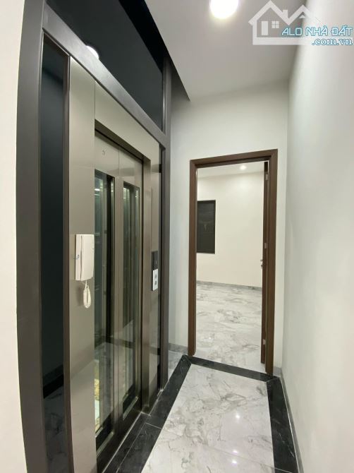 Nhà đẹp ở ngay Trần Quốc Hoàn Cầu Giấy. Sổ vuông 40m, 5 tầng MT4m Giá 15 tỷ Ngõ ô tô - 3
