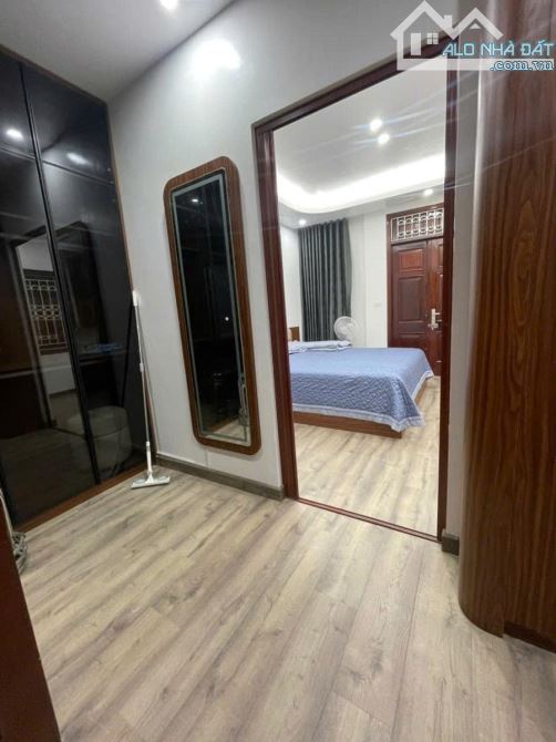 Siêu phẩm nhà đẹp ở luôn Lạc Long Quân Cầu Giấy. Sổ 51m, 5 tầng MT5m1 Giá 15 tỷ Ngõ 2 ô tô - 3