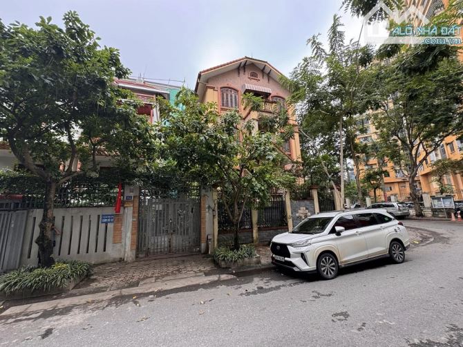 Độc nhất! Biệt thự nhà vườn KĐT Trung Yên, căn góc, oto đỗ cửa, vỉa hè rộng, 210m*4T - 3