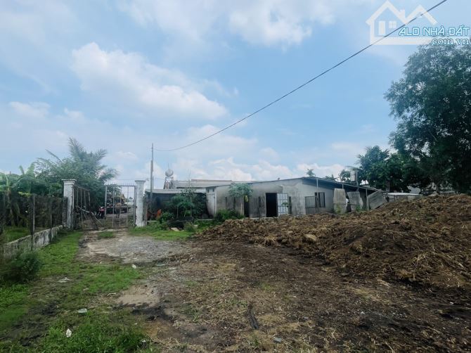 LÔ ĐẤT VUÔNG VỨC- 4700M2 - 250M2 THỔ CƯ- KÊNH TRUNG ƯƠNG HÓC MÔN - VÀNH ĐAI 3 - CHỈ 5TR/M2 - 3