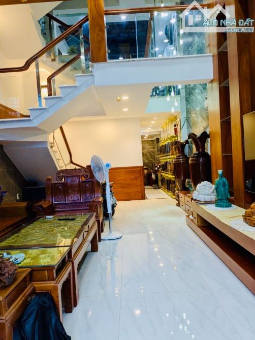 Bán nhà Huỳnh Văn Nghệ, Gò Vấp, 5 phòng ngủ, ngang 4,5m, hẻm ô tô, giá  9 tỷ + - 3
