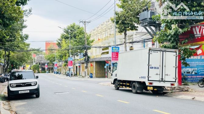 Bán nhà MẶT TIỀN kinh doanh,khu vực sầm uất bậc nhất Dĩ An - 3