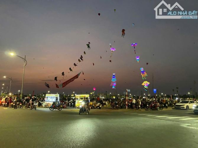 Chính chủ gửi bán 250m2 ONT, nằm trong khu nhà vườn biệt thự, đối diện công viên cây xanh. - 4