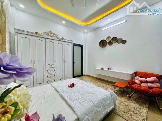 Tôi đi định cư Canada cần bán nhanh nhà mt Đ. Lý Văn phức ,Tân định ,Q1 ,80m2 /4tỷ280tr - 4