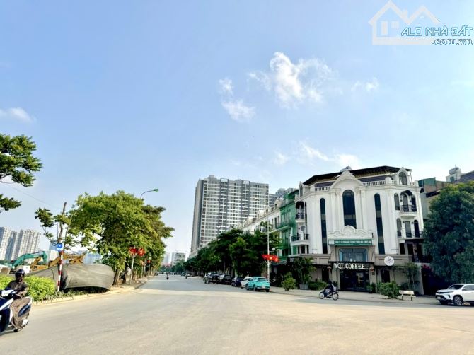 Rất hiếm lô đất tái định cư 31ha Trâu Quỳ, Vỉa hè đường 13m, Dt 110m2 - MT 7m - 4