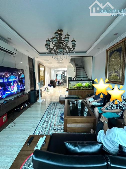 Siêu hiếm vị trí có 102 mặt hồ Ngọc Lâm, View triệu đô, 5 tầng thang máy, 75m2 - MT 5M - 5