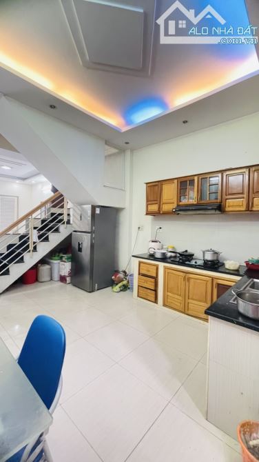🏡 BÁN NHÀ 52M²– 3 TẦNG– HXH– GIẾNG TRỜI TRƯỚC SAU– Q.TP– CHỈ 5.9 TỶ - 5