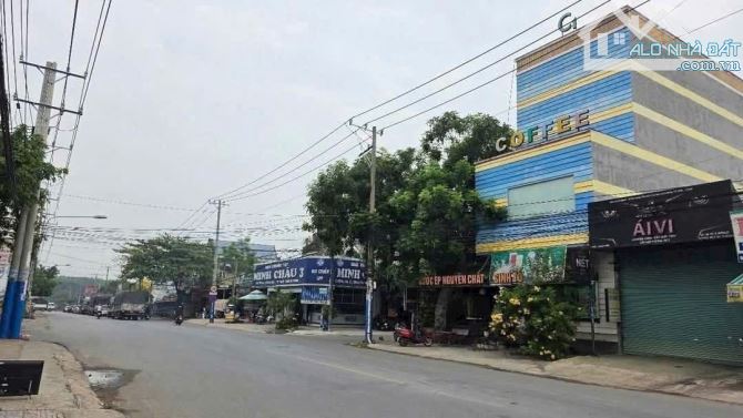 BÁN MẶT TIỀN DT 743 GẦN KDC PHÚ HỒNG THỊNH DĨ AN, DT 200M2 , TRỆT 3 LẦU,GIÁ 9.5TỈ - 6