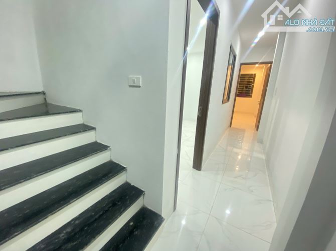 Cần bán gấp siêu phẩm phân lô Đông Thắng 38 m2, 5T, lô góc, ô tô - 6