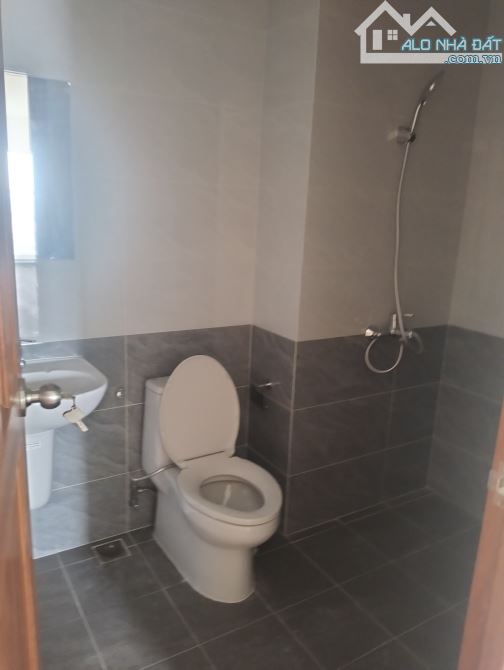 Căn hộ Minh Quốc Plaza, đón đầu sát nhập TP.HỒ CHÍ MINH. Gồm : 2 PN, 2WC, PK, Bếp, Ban côn - 7