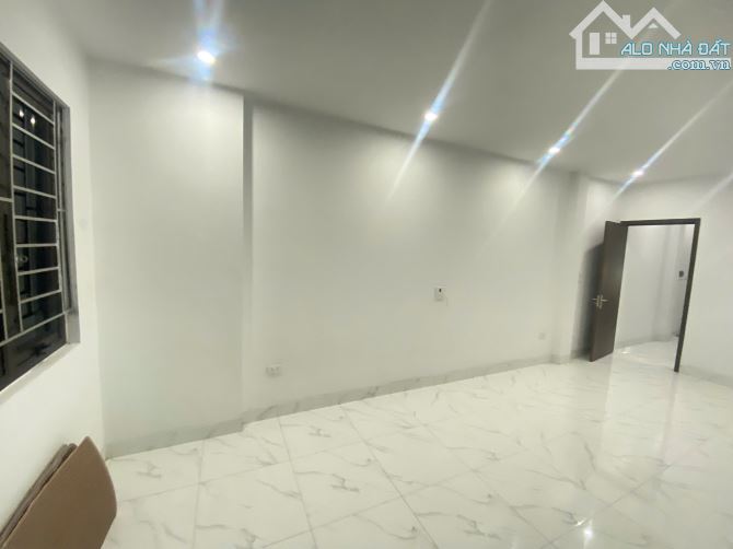 Cần bán gấp siêu phẩm phân lô Đông Thắng 38 m2, 5T, lô góc, ô tô - 9