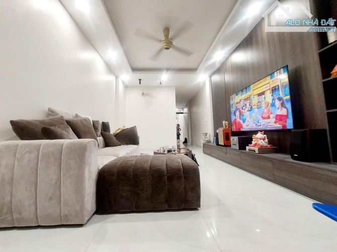 Bán Nhà Đường 800A Cầu Giấy-Mặt Phố Kinh Doanh Oto Tránh Thang Máy-63m 5 Tầng Giá 26,4 Tỷ