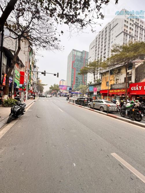 Bán nhà mặt phố, vỉa hè rộng miên man Lạc Long Quân, Tây Hồ 99m 4 tầng 40 tỷ