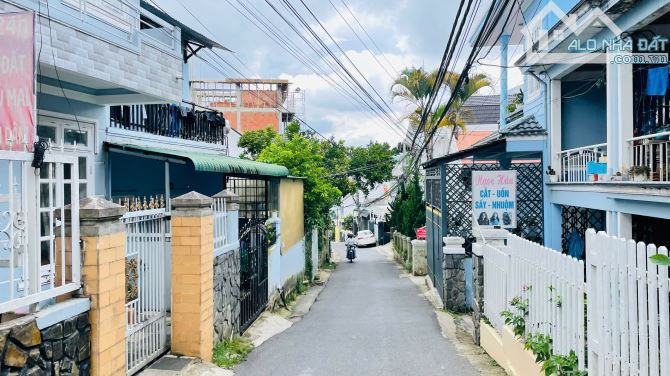 Bán nhà 2 Mặt Tiền HXH đường Hùng Vương, P9, Đà Lạt, cách chợ Đà Lạt 1km