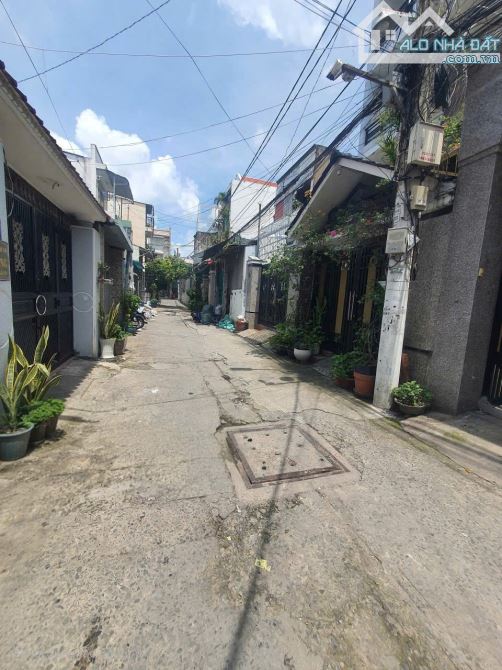 Phan Văn Hớn - hẻm oto 5m - 4x20m - 2 tầng - chỉ 5,x đồng