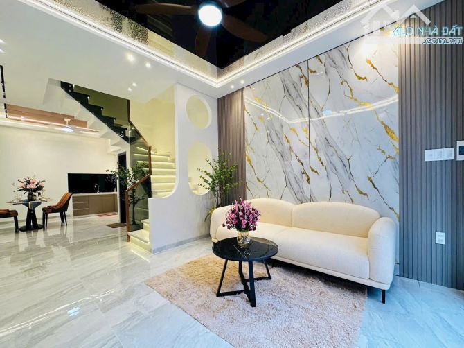 Cần bán căn nhà 2TY750 còn TL ở Trần Quang Diệu, phường 14, quận 3 1 trệt 2 lầu, 3PN 3WC S