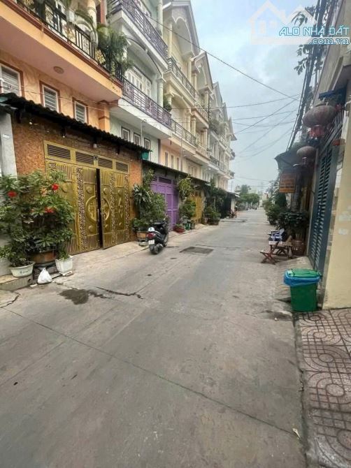 Ngay CVPM Quang Trung - hẻm 5m - 4x16m - 3 tầng - 4PN, 4WC