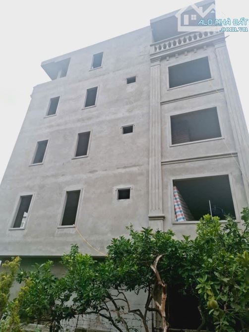 Chủ uy tín gửi bán nhà  5 tầng, diện tích 32m2, giá hơn 4 tỷ.