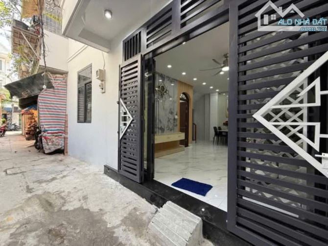 Nhà 5 Tầng BTCT, 40m2, Nhiêu Tứ, Phú Nhuận, hẻm 3m, nhỉnh 7 tỷ (TL)