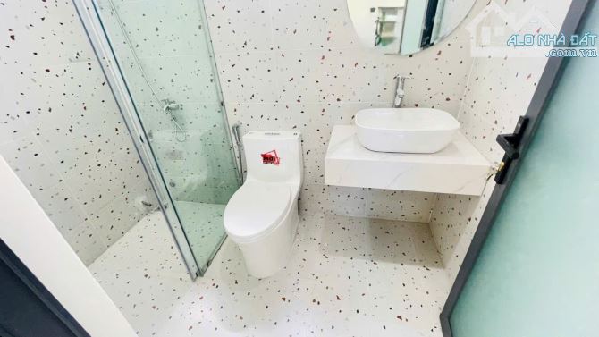 Cần bán NHÀ 1 TRỆT 1 LẦU MỚI TINH NGAY TRƯỚC CỔNG KCN ĐẤT ĐỎ