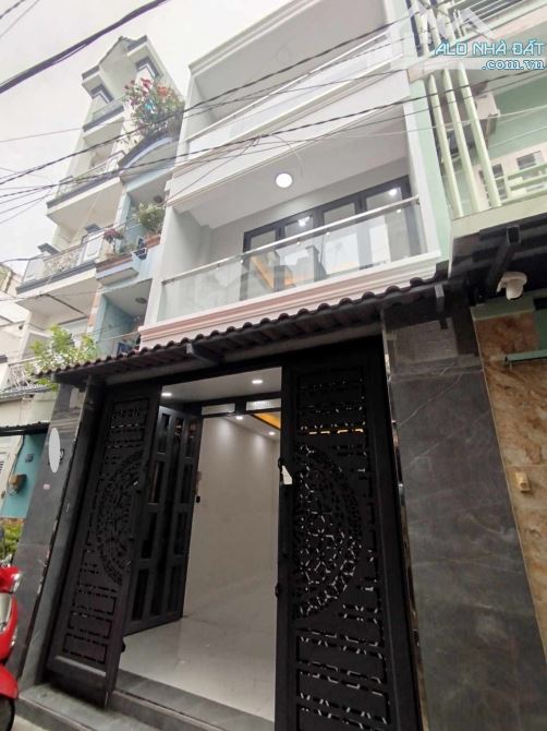 Bán nhà Âu Dương Lân Quận 8, 42m2, 3 tầng, 4PN, Chỉ 6.5 tỷ.