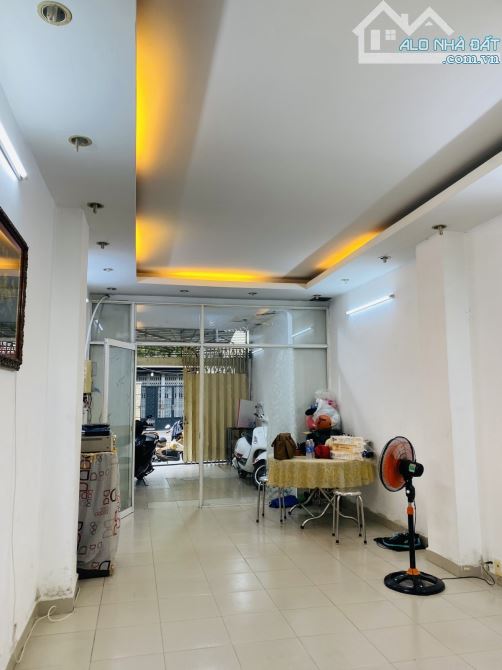 MẶT TIỀN TÙNG THIỆN VƯƠNG QUẬN 8. 81m2 - 3 tầng - chỉ 17 tỷ TL mạnh