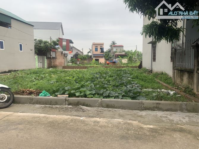 Đất đẹp 2mặt ngõ 100m full sổ đẹp .cơ hội tốt cho quý đầu tư -Đông Lai-Quang Tiến -Sóc Sơn