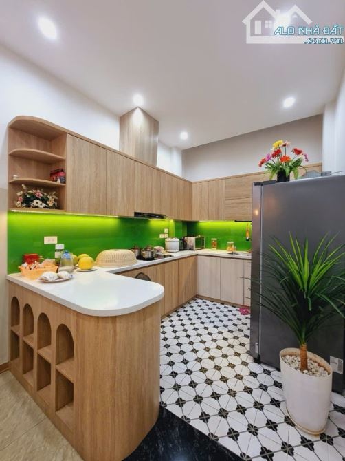 PHÂN LÔ HOÀNG QUỐC VIỆT - CẦU GIẤY - NGÕ TO HƠN PHỐ - VỈA HÈ ĐÁ BÓNG - KINH DOANH - 55m VP