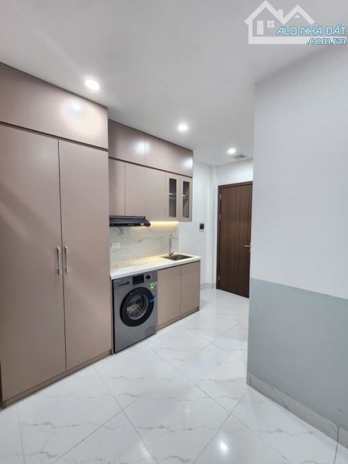 Tòa chung cư mini Ngã Tư Sở, 12 phòng, 7 tầng thang máy, DT 7%/năm