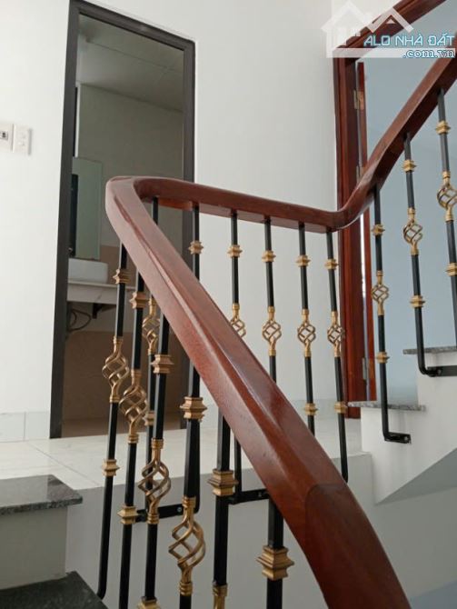 NHÀ CẦU BƯƠU -THANH TRÌ-40M2 5T 7,X TỶ LÔ GÓC – Ô TÔ- KINH DOANH