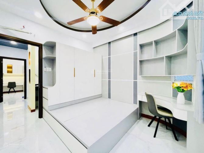 🏡 Bán nhà Ngô Gia Tự, Q.10, mới full nội thất, 8.x tỷ!